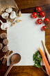Foto: Fresh vegetables and spices with paper for notes Fresh vegetables and spices with paper for notes