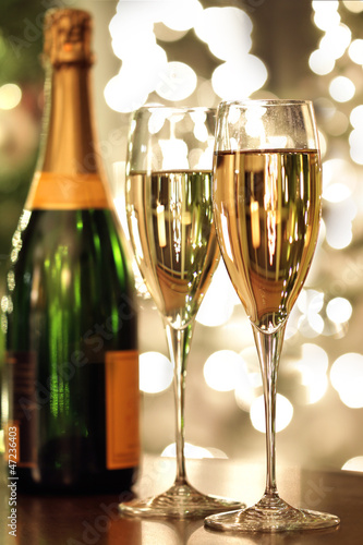 Photo: Glasses of champagne and bottle Glasses of champagne and bottle