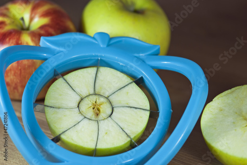 Photo: Slicing apples Slicing apples