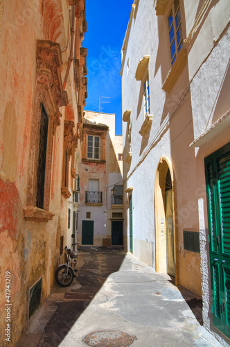 Photo: Alleyway. Gallipoli. Puglia. Italy. Alleyway. Gallipoli. Puglia. Italy.