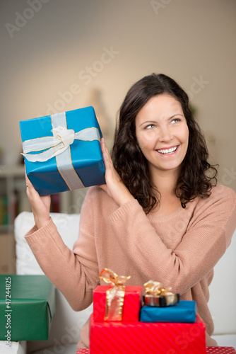 Photo: freu freut sich über geschenke freu freut sich über geschenke