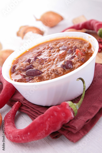 Photo: bowl of chili con carne bowl of chili con carne