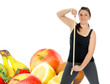 Foto: Junge Frau mit Bandmaß und frischem Obst Junge Frau mit Bandmaß und frischem Obst