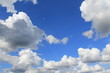 Wolkenhimmel blau