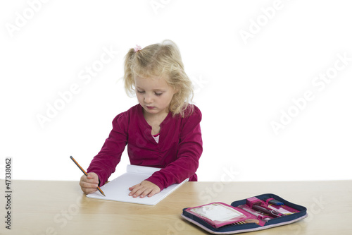 Photo: Kind mit Malstift Kind mit Malstift