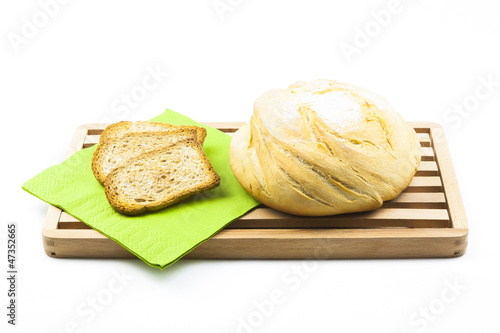 Photo: Hogaza de pan y pan tostado Hogaza de pan y pan tostado