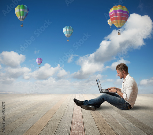 Foto: Businessman and laptop Businessman and laptop