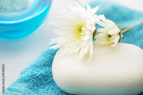 Photo: Seife mit Handtuch und Blume Seife mit Handtuch und Blume