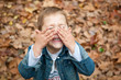 Automne : jeu d'enfant