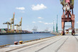 Hafenkai im Hamburger Hafen