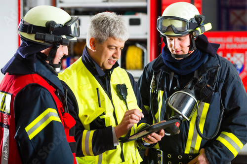 Photo: Feuerwehr - Einsatzplanung am Tablet-Computer Feuerwehr - Einsatzplanung am Tablet-Computer