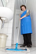 Foto: cleaning Grandma cleaning Grandma