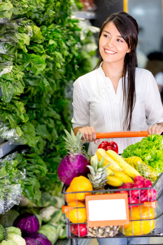 Photo: Woman grocery shopping Woman grocery shopping