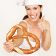 Bäckermeisterin mit Brezel