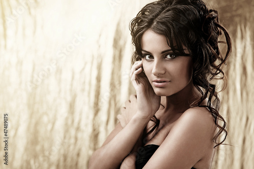 Photo: Art portrait of beautiful and attractive woman with curls Art portrait of beautiful and attractive woman with curls