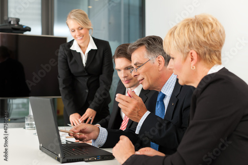 Photo: Business - Besprechung in einem Büro Business - Besprechung in einem Büro