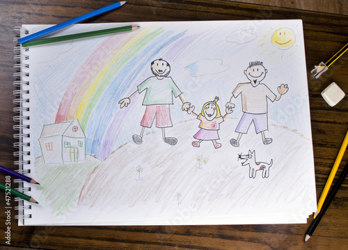 Photo: Dibujo infantil de una familia diferente Dibujo infantil de una familia diferente