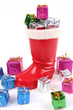 Foto: roter Stiefel mit bunten Geschenken roter Stiefel mit bunten Geschenken