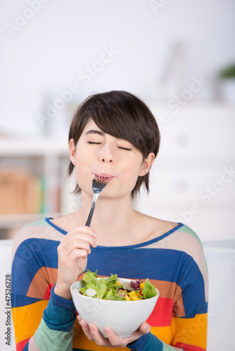 Photo: frau mag salat frau mag salat