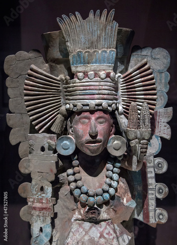 Photo: Pre-Columbian Mesoamerican stone statue Pre-Columbian Mesoamerican stone statue