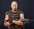 Foto: Portrait of soldier posing on black background Portrait of soldier posing on black background