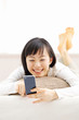 Photo: スマートフォン・リラックス・女性 スマートフォン・リラックス・女性