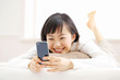 Photo: スマートフォン・リラックス・女性 スマートフォン・リラックス・女性