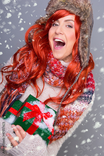 Photo: frau geschenk winter frau geschenk winter