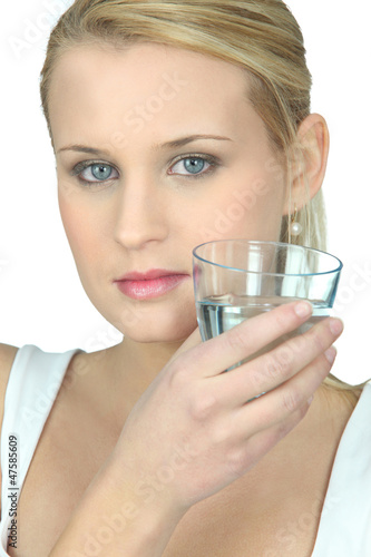 Illustration: young woman drinking water young woman drinking water