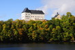 Schloss Burgk an der Saaleschleife im Herbst