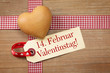 Valentinstagsherz auf Holz
