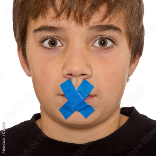 Photo: Junge hat Redeverbot - Pflaster, Klebesteifen über dem Mund Junge hat Redeverbot - Pflaster, Klebesteifen über dem Mund