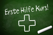 Kreidetafel mit Erste Hilfe Kurs