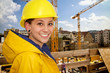 Foto: Junge Frau auf der Großbaustelle Junge Frau auf der Großbaustelle