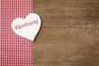 Valentinstagsherz auf Holz