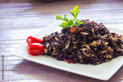 Photo: Black rice with tuna and tomatoes Black rice with tuna and tomatoes