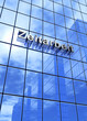 Verspiegelte Fassade - Zeitarbeit Konzept