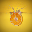 Clementine fällt ins Wasser