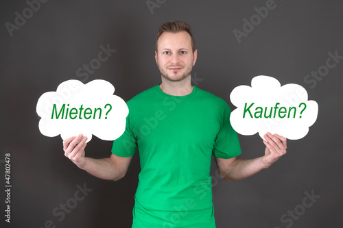 Photo: Junger Mann entscheidet sich Junger Mann entscheidet sich