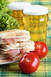 Toast con bocccali di birra bionda