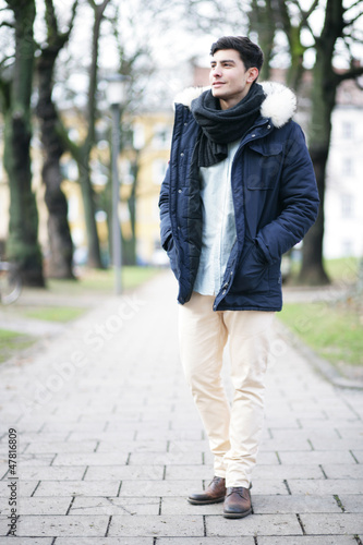 Photo: Junger Mann im Park Junger Mann im Park