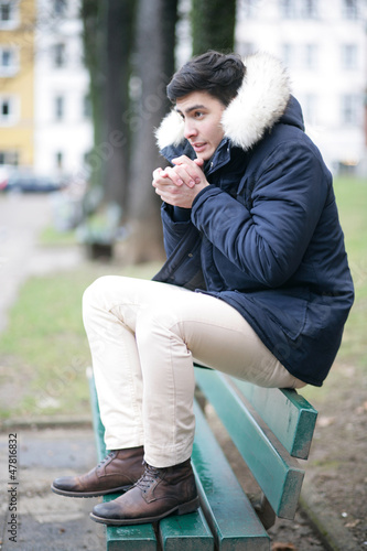 Photo: Mann im Wintermantel Mann im Wintermantel