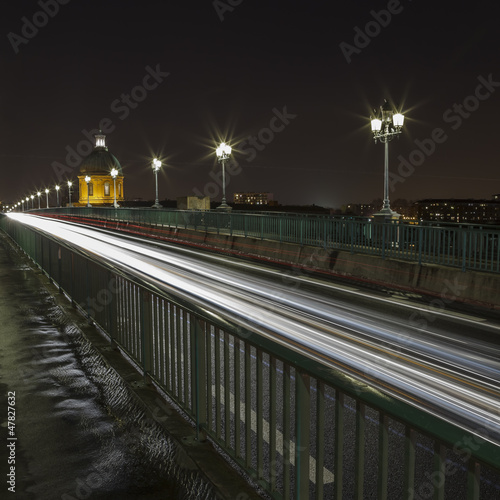 Photo: Light painting sur le pont Saint Pierre de Toulouse Light painting sur le pont Saint Pierre de Toulouse