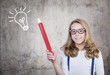 kind mit stift überlegt