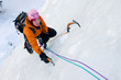 Foto: Ice climbing woman Ice climbing woman