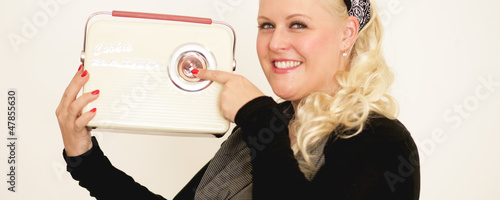 Photo: Blonde Frau mit Radio Blonde Frau mit Radio