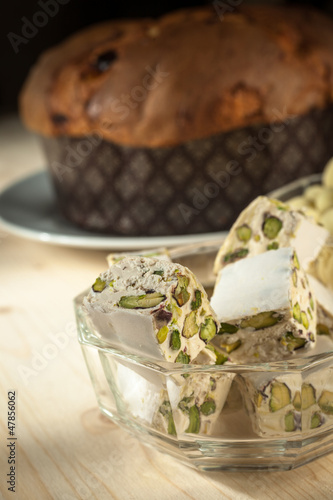 Photo: Turrón(torrone) with pistachios and Panettone Turrón(torrone) with pistachios and Panettone