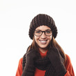Frau mit braunem Schaal und Wintermütze