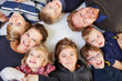 Kinderreiche Familie liegt im Kreis