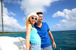Foto: Smiling rich young couple on a sailboat in Caribbean sea Smiling rich young couple on a sailboat in Caribbean sea